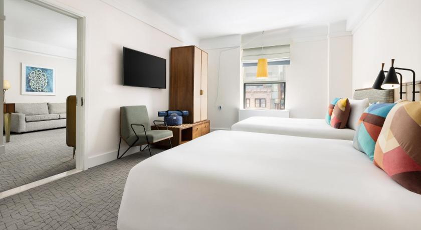 Image of Seville Suite 2 Queens 1