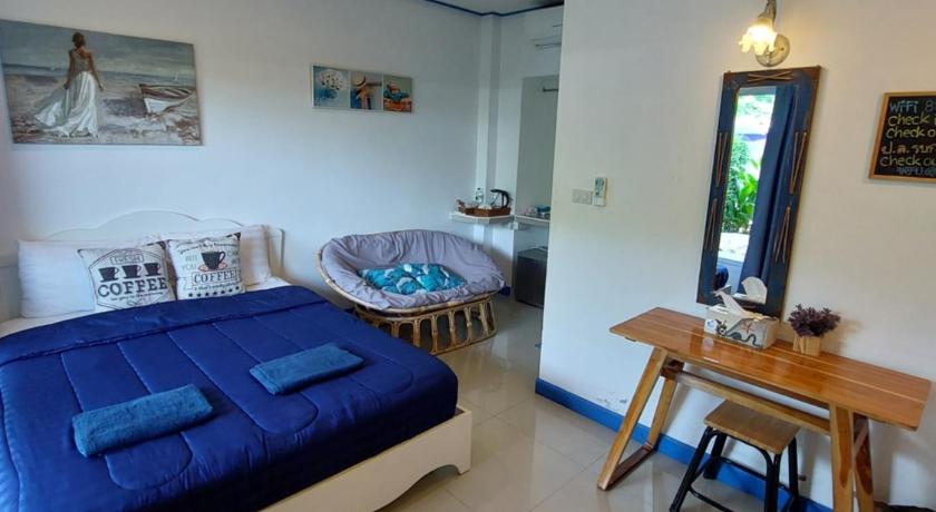a room with a bed, table and a television, Blue sky Koh larn Resort in Pattaya