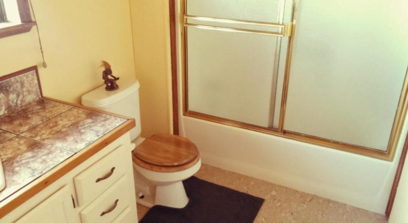 Image of King Room with Shared Bathroom 11
