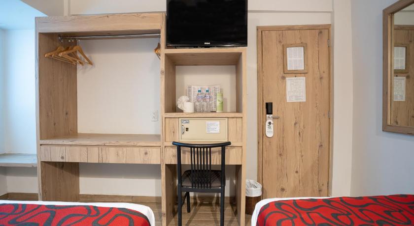 Hotel Roble photo