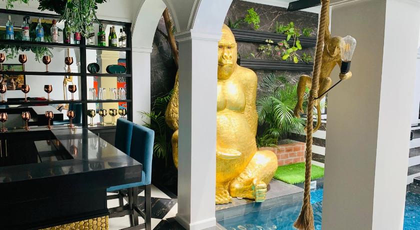 Golden Gorilla Villa with private pool & jacuzzi photo