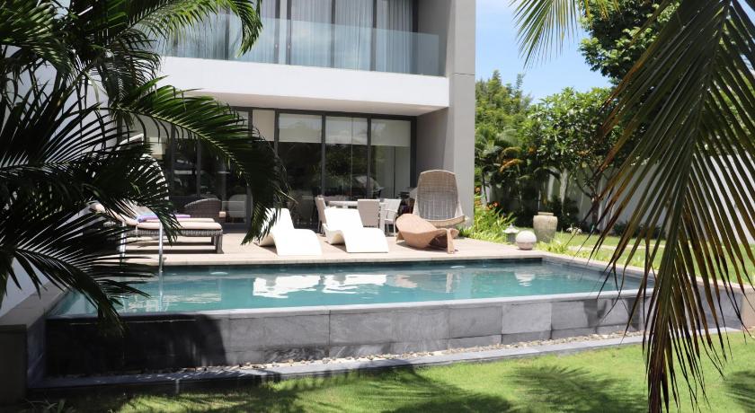 Entire 3-bed Villa w/ own pool, Sanctuary Resort photo