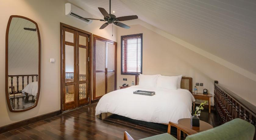 Image of Club Wing Duplex Suite with Balcony 10