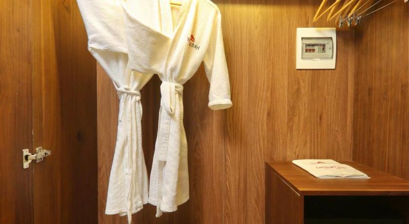 Image of Executive Triple Room 15
