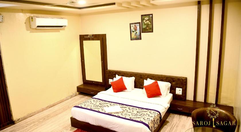 Hotel Saroj Sagar photo