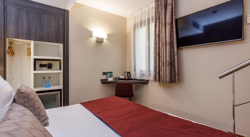Фото: Небольшой номер с двуспальной кроватью на нулевом этаже (Ground Floor Small Room with Double Bed) 8