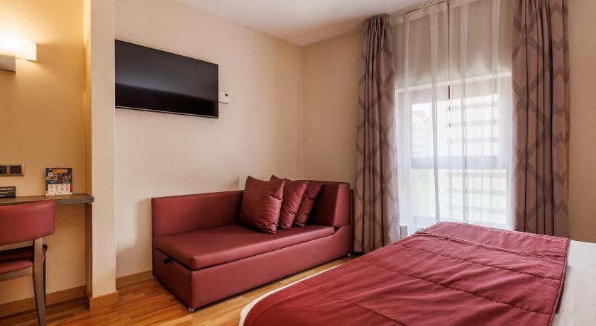 Фото: Улучшенный двухместный номер (Superior Double Room) 14