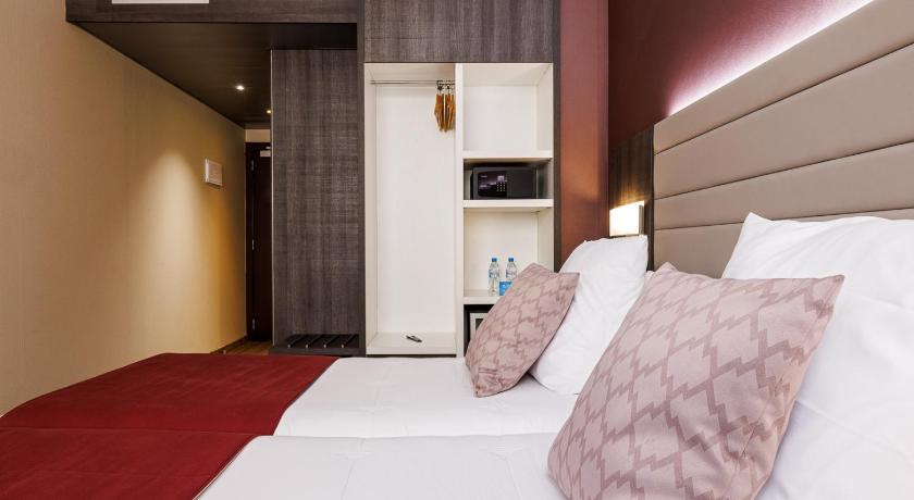 Фото: Улучшенный двухместный номер с 2 кроватями (Superior Twin Room) 11