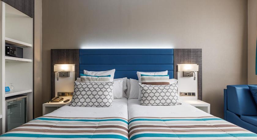 Фото: Улучшенный двухместный номер с 2 кроватями (Superior Twin Room) 6