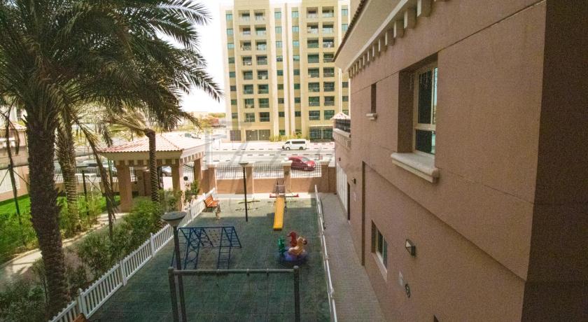Lovely 2-BR APT with Pool | Near Global Village - image 4