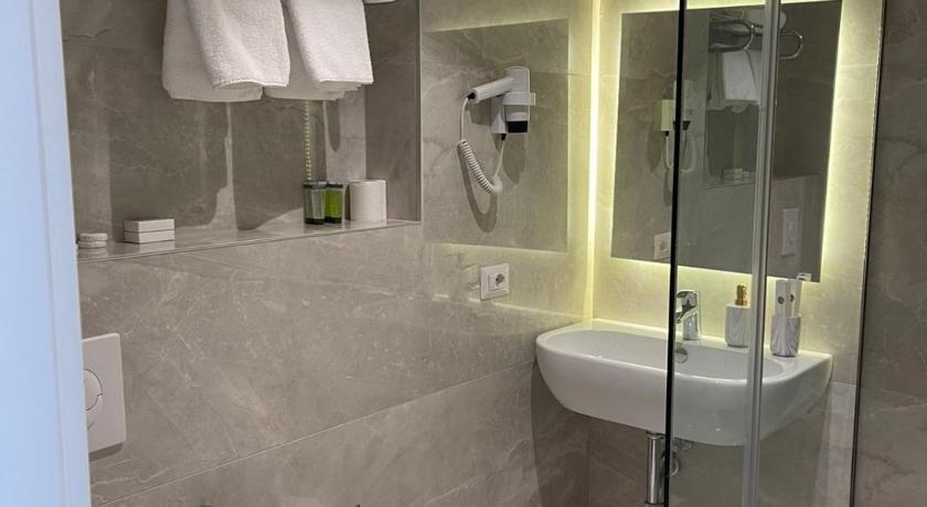 Light Hotel photo