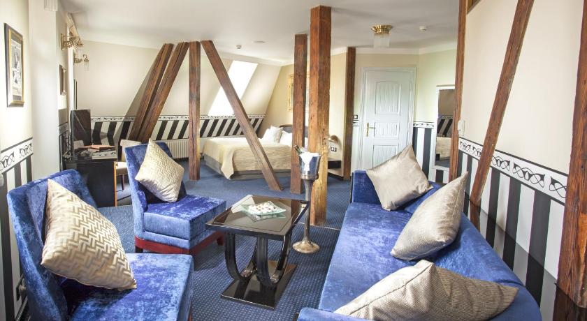 Image of Suite with City View 0