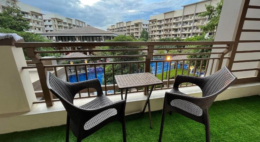 MaRoy Suites at Asteria Residences (Near NAIA with free Parking+Fiber Internet) — Hotel in Manila