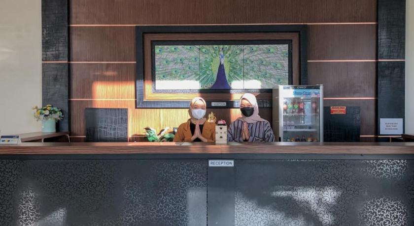 Hotel D'Mario Palopo photo