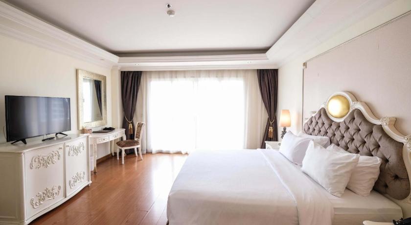 Image of Deluxe Double Bed 7