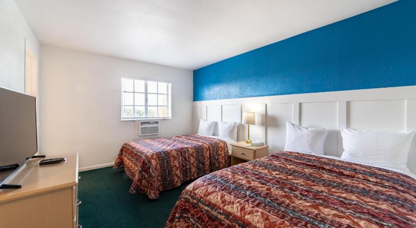 Captain's Table Hotel by Everglades Adventures photo