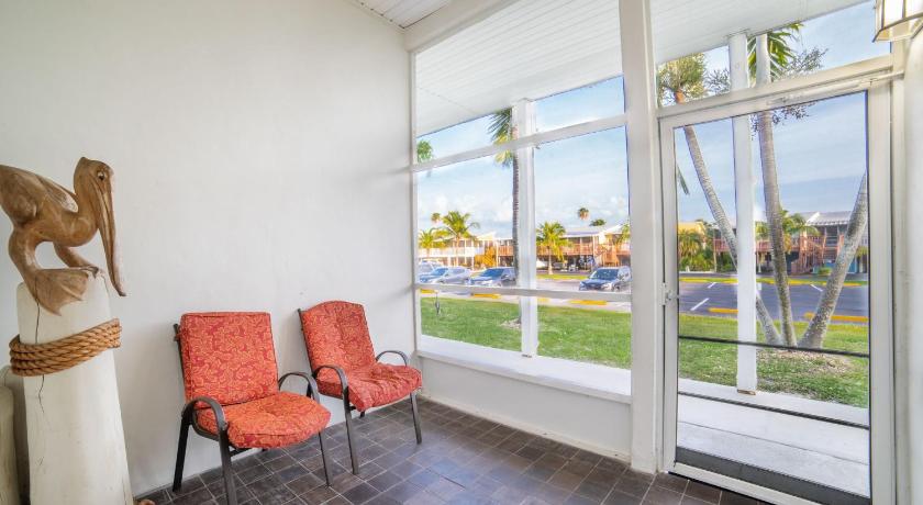 Captain's Table Hotel by Everglades Adventures photo