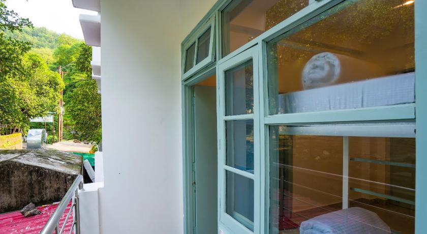 Hotel Laxman Jhula Regency