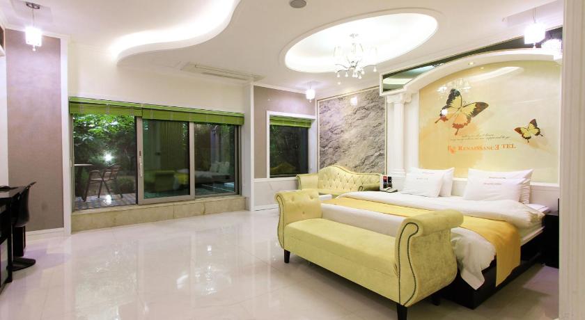 Image of King Room with Spa Bath 4