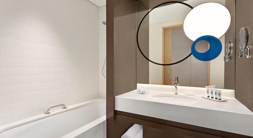 Image of Superior Room with 1 kingsize bed 2