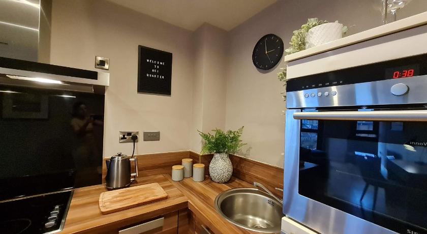 City Centre 2 Bedroomed Apartment - Great views - wifi photo