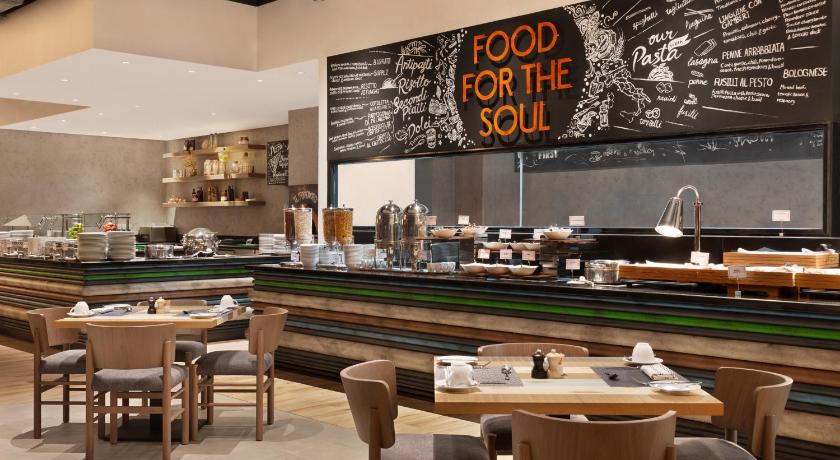 Mercure Dubai Gold District - image 3