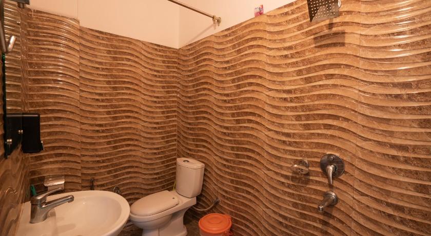 Hotel Laxman Jhula Regency