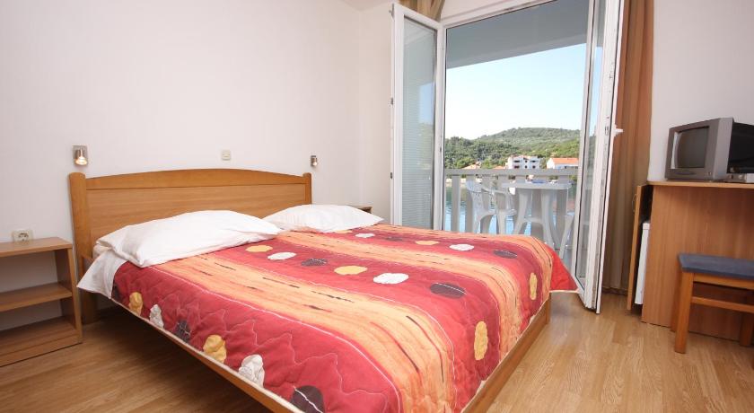 Double Room Zaglav 8144b