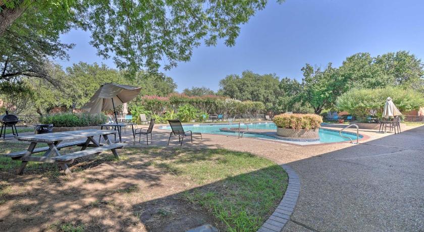 Grand Prairie Condo with Community Pool Access! photo