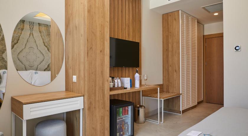 Image of Suite with Garden View 1