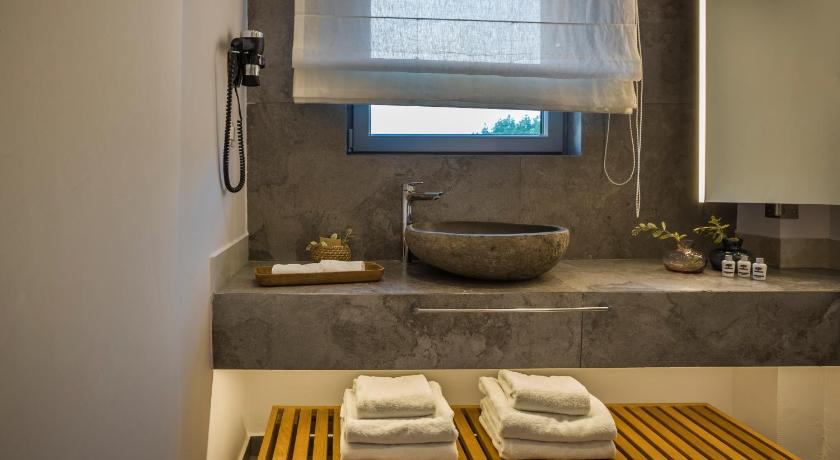 Image of Honeymoon Suite 12