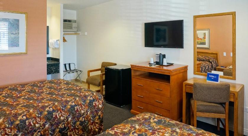 รูปของห้องพัก 2 เตียงใหญ่ (Two Double Beds) 4