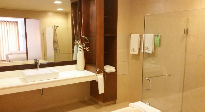 Coron Gateway Hotel and Suites photo