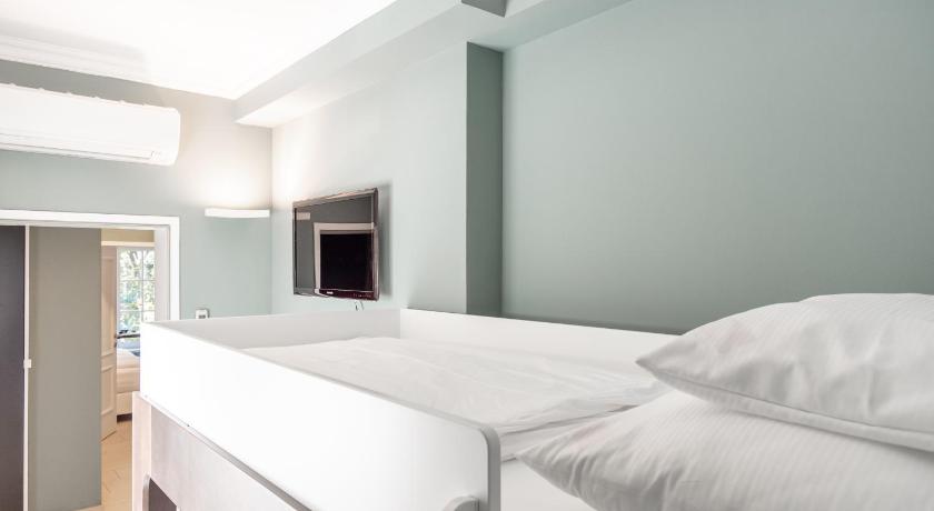 Image of Junior Suite with Garden View 10