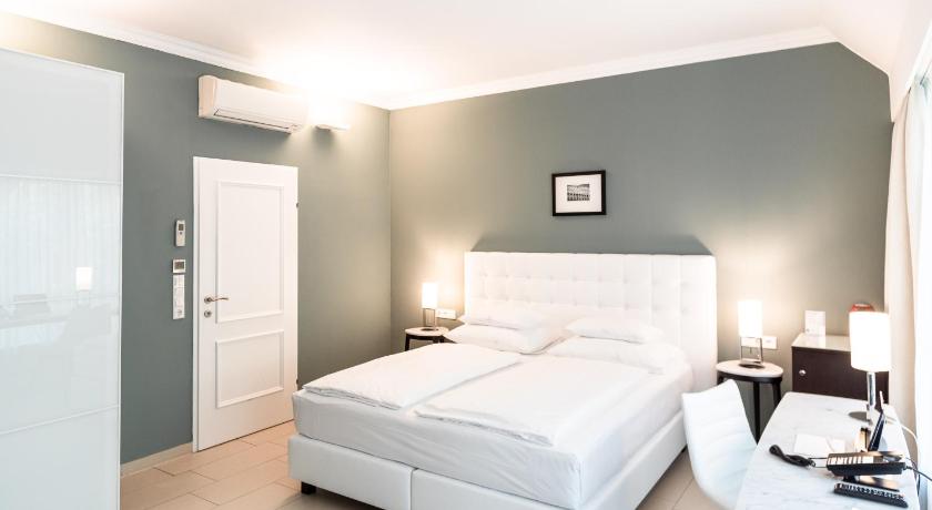 Image of Junior Suite with Garden View 9