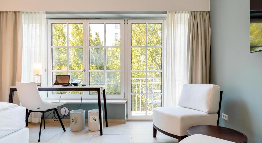 Image of Junior Suite with Garden View 4