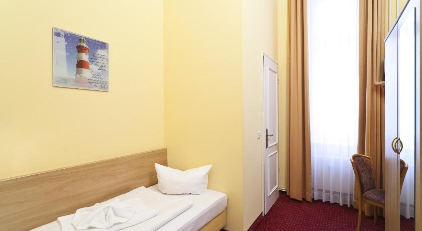 Hotel Vivaldi Berlin am Kurfürstendamm photo