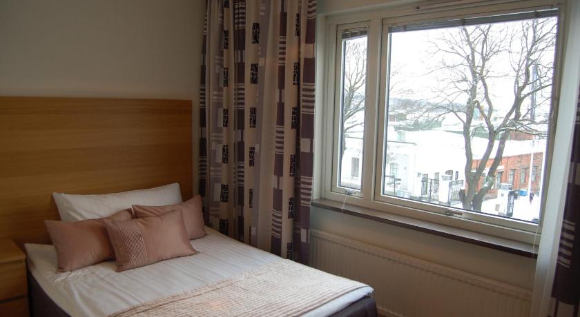 Image of Double Bed, Nonsmoking 4