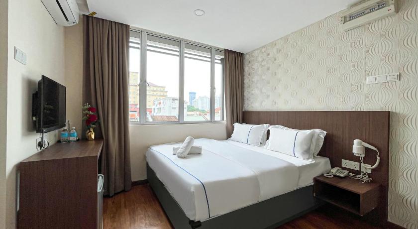 Image of Deluxe King City View 3