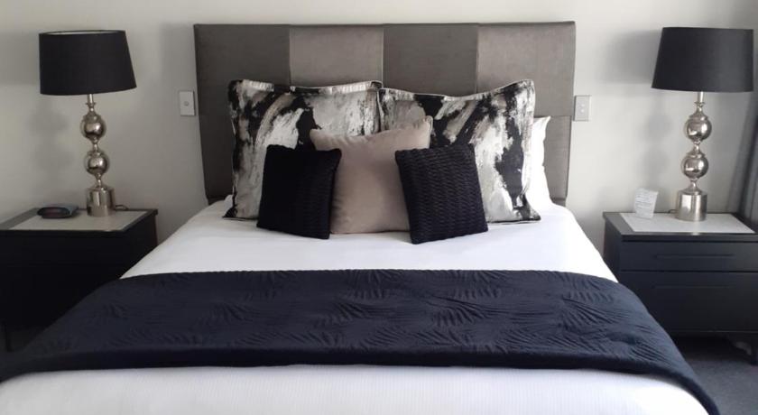Image of Two-Bedroom Apartment with Partial Sea View 11