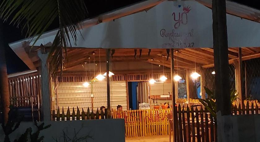 Nilaveli Beach Rooms - image 18