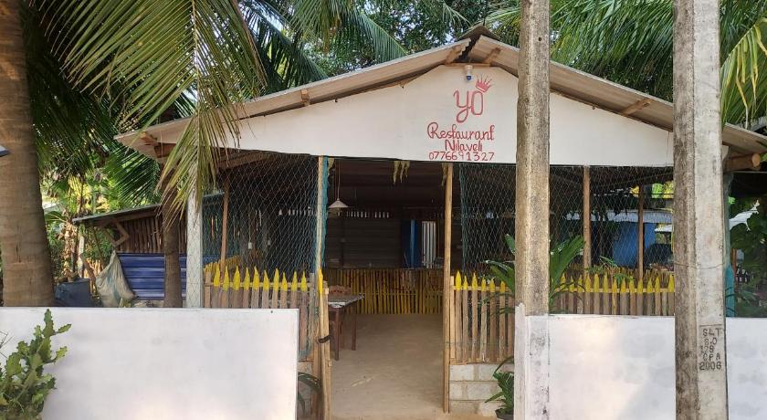 Nilaveli Beach Rooms - image 15