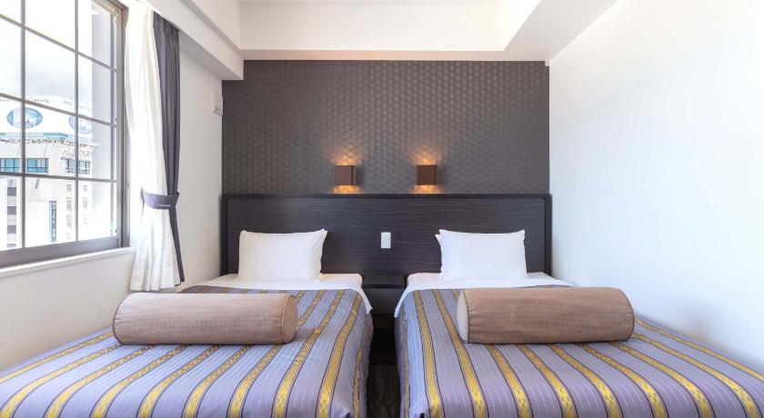 Image of Corner Twin Room - Non-Smoking 1