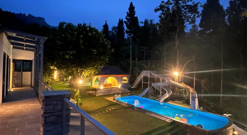 The Hideout Villa Puncak photo