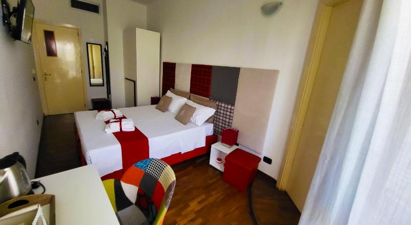 Image of Double or Twin Room with Balcony 4