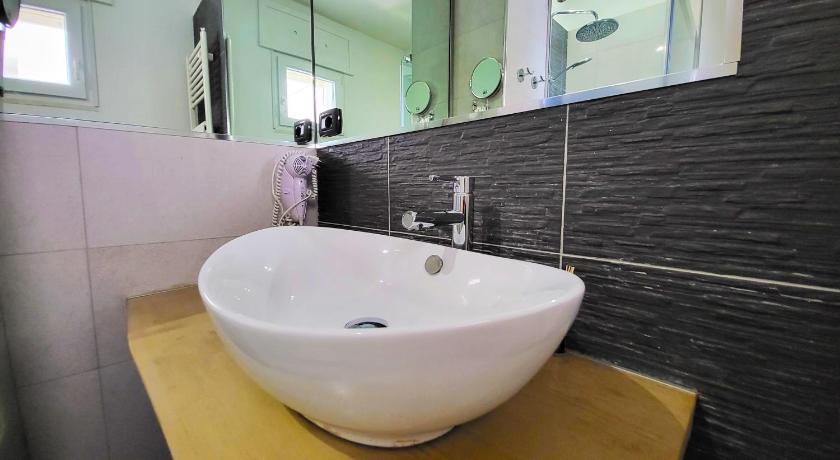 Image of Deluxe Room 16