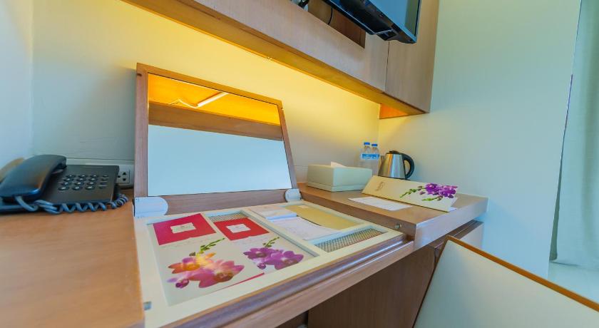 รูปของแกรนด์ จากุซซี พร้อมทางเข้าสระว่ายน้ำ (Grand Jacuzzi Pool Access) 12