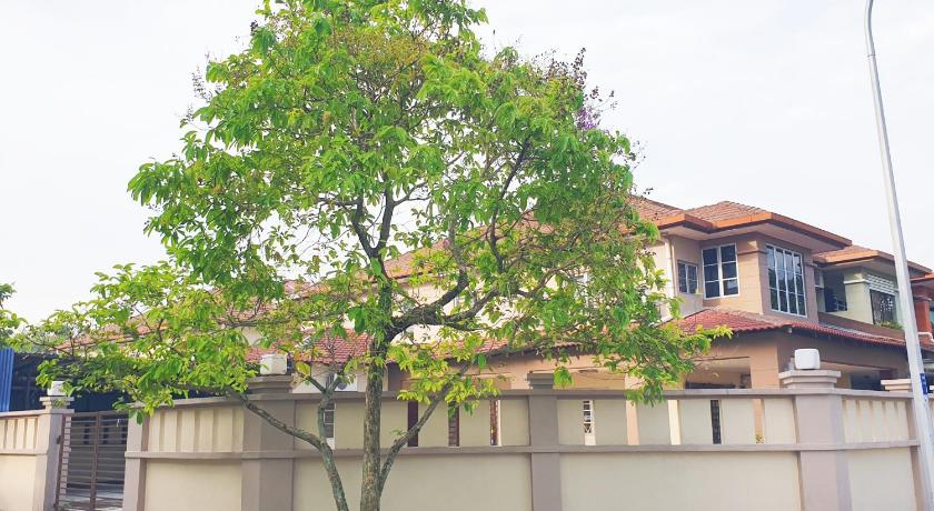 Airport Garden Stay #corner hoise 5 rooms #free wifi #parking #tv chanel — Hotel in Kuala Lumpur