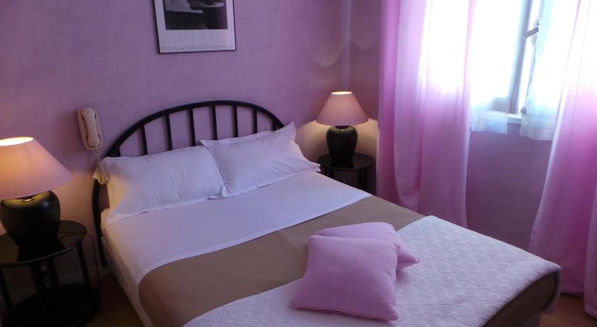 Hotel Le Cambronne photo