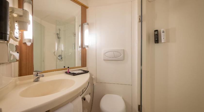 Image of Standard Room Queen Size Bed 15